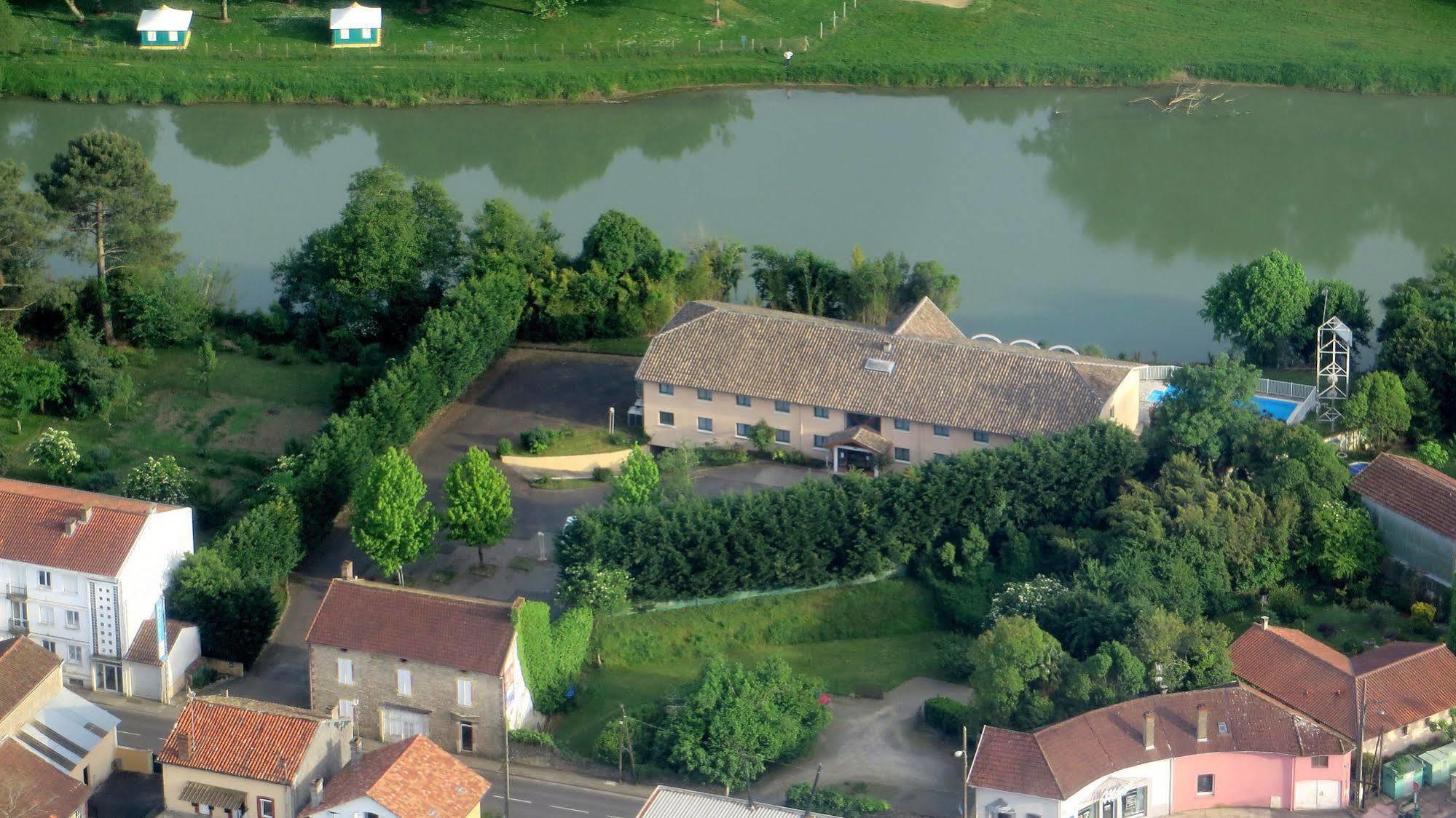 N'Atura Hotel Aire-sur-lʼAdour Esterno foto
