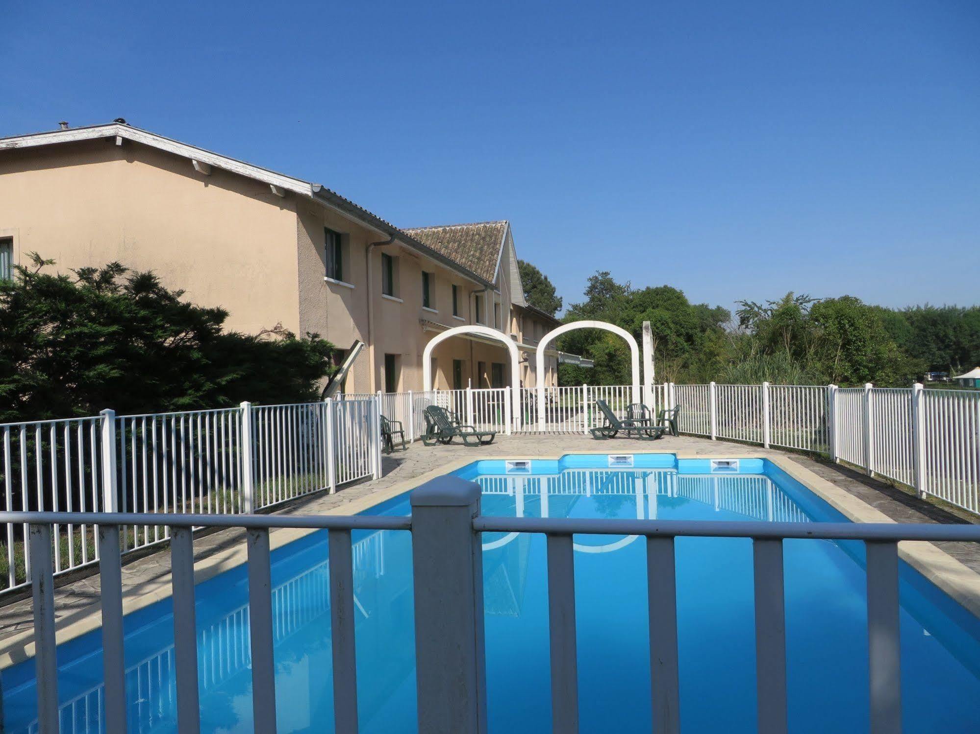 N'Atura Hotel Aire-sur-lʼAdour Esterno foto